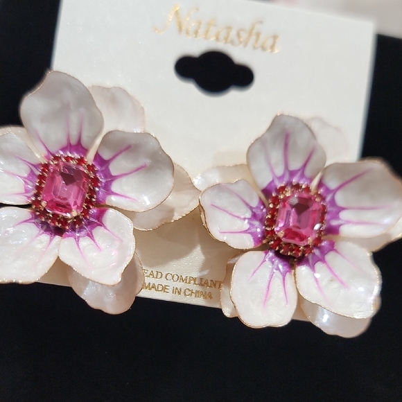 🔹️Natasha Couture 🔹️Pink and Cream Floral Earrings - Picture 4 of 5
